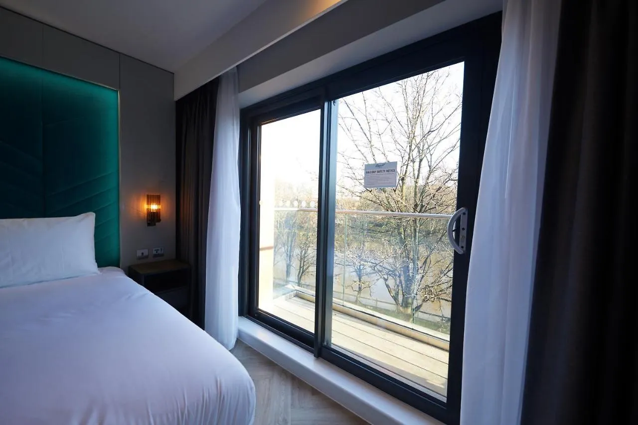 Roomzzz York City